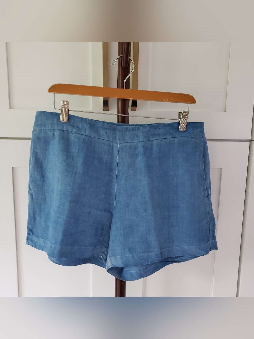 120% Lino High-Waist Chambray-Style Blue Shorts